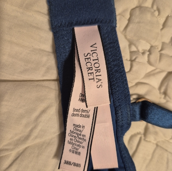 Victoria's Secret Blue Lace Demi Bra - Picture 4 of 6
